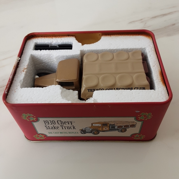 NEW in TIN TEXACO Collectors Club 1930 CHEVY STAKE TRUCK Die Cast Replica - Picture 4 of 5